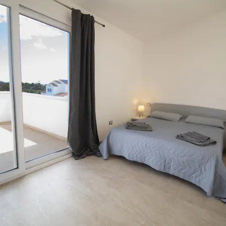 Borgo Bianco 2 Con Piscina In Condivisione Willa Budoni