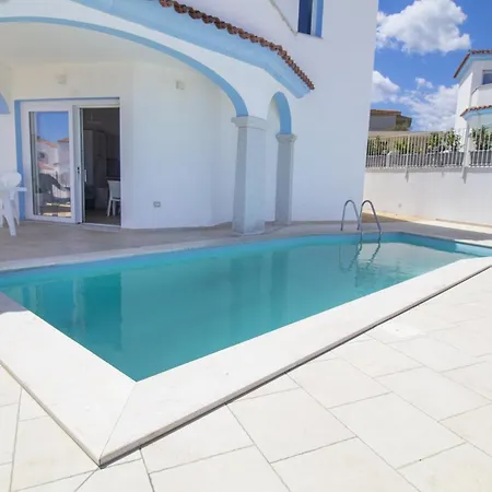 Borgo Bianco 2 Con Piscina In Condivisione Willa Budoni